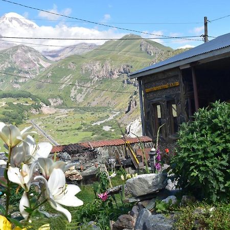 Qusha Guesthouse Meeting In The Mountains And Views Kazbegi Eksteriør billede