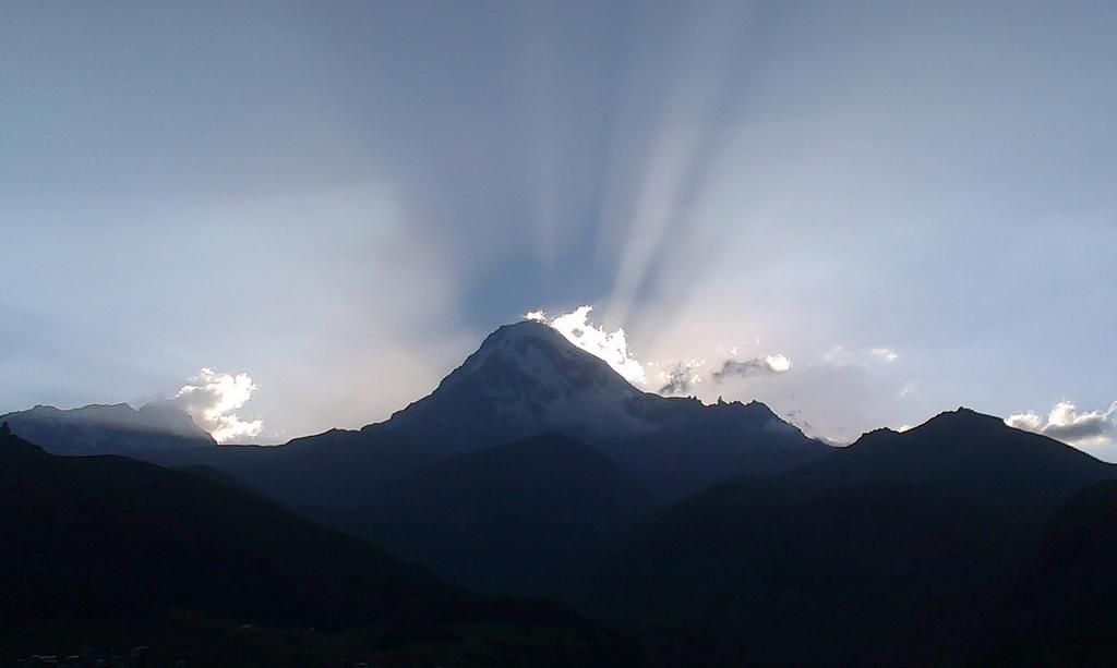 Qusha Guesthouse Meeting In The Mountains And Views Kazbegi Eksteriør billede