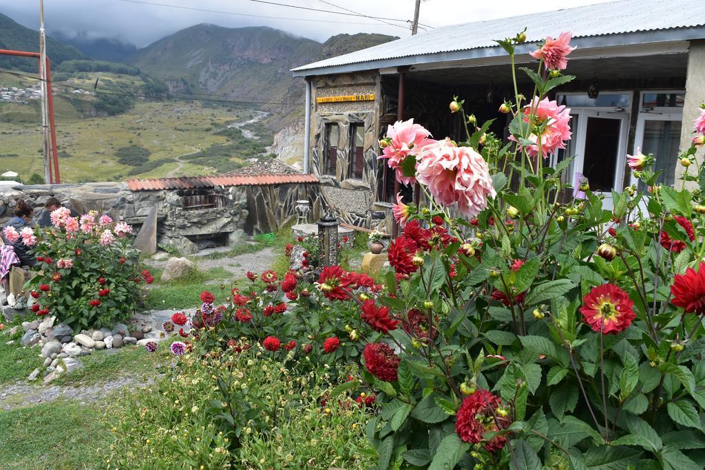 Qusha Guesthouse Meeting In The Mountains And Views Kazbegi Eksteriør billede