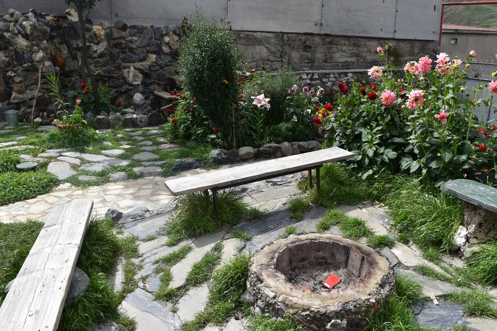 Qusha Guesthouse Meeting In The Mountains And Views Kazbegi Eksteriør billede