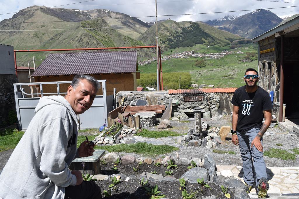 Qusha Guesthouse Meeting In The Mountains And Views Kazbegi Eksteriør billede