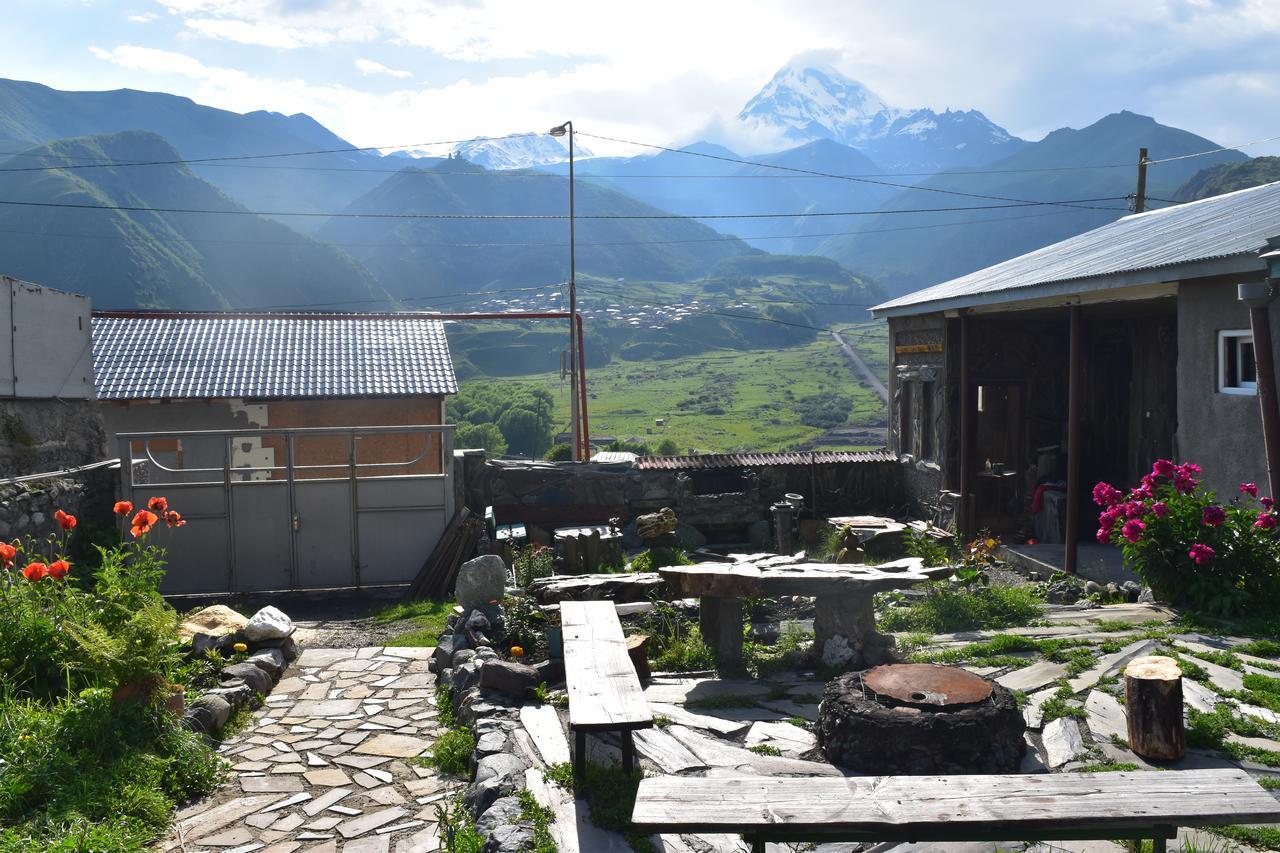 Qusha Guesthouse Meeting In The Mountains And Views Kazbegi Eksteriør billede