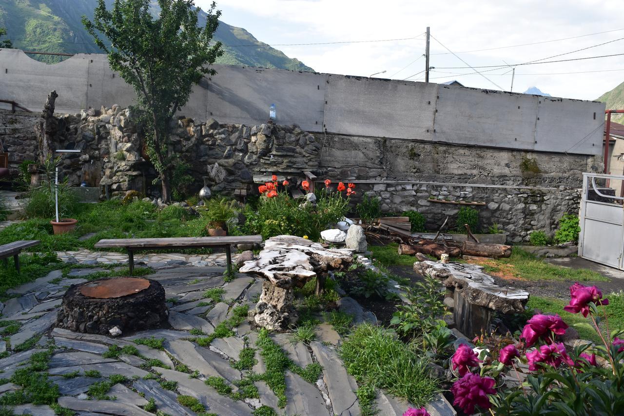 Qusha Guesthouse Meeting In The Mountains And Views Kazbegi Eksteriør billede