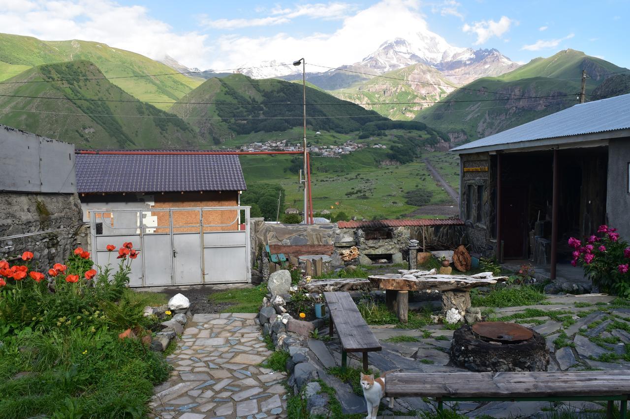 Qusha Guesthouse Meeting In The Mountains And Views Kazbegi Eksteriør billede
