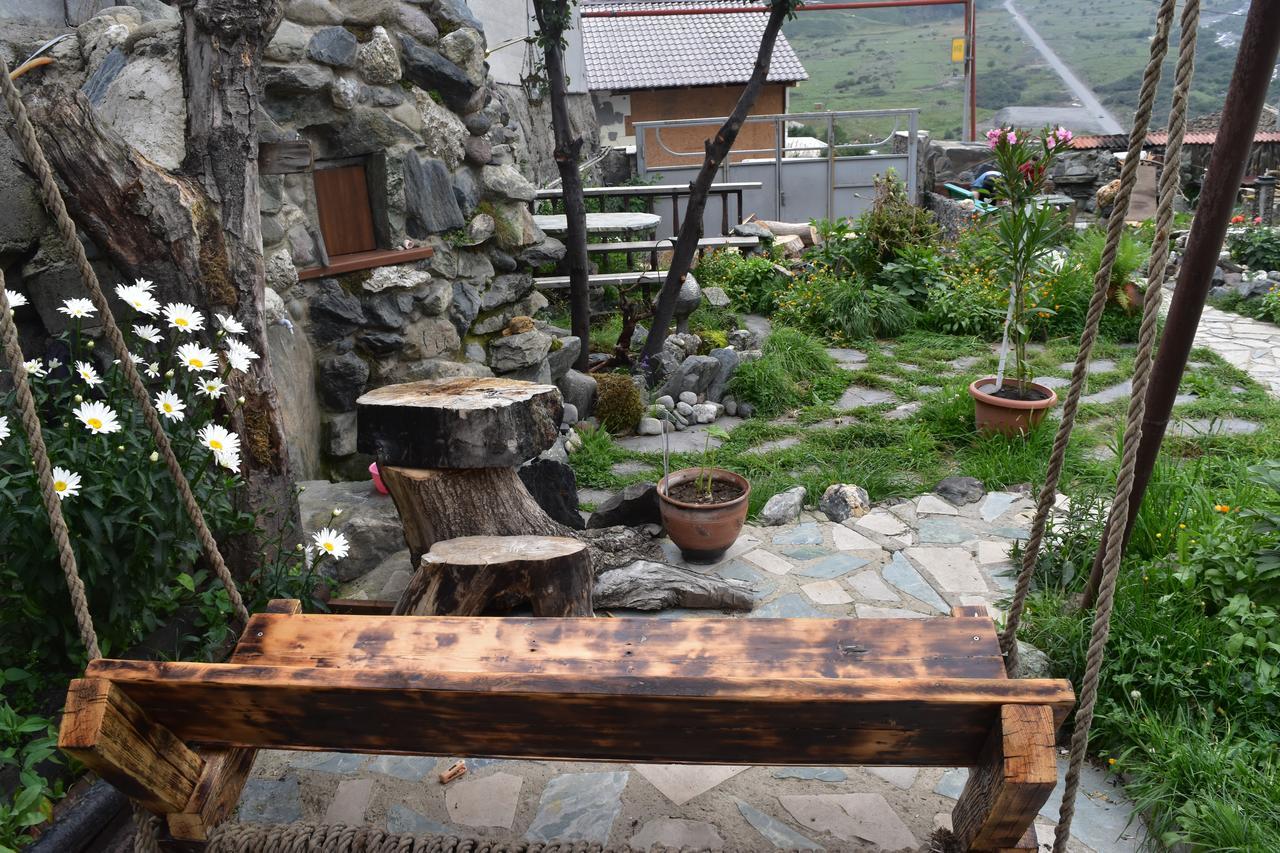 Qusha Guesthouse Meeting In The Mountains And Views Kazbegi Eksteriør billede