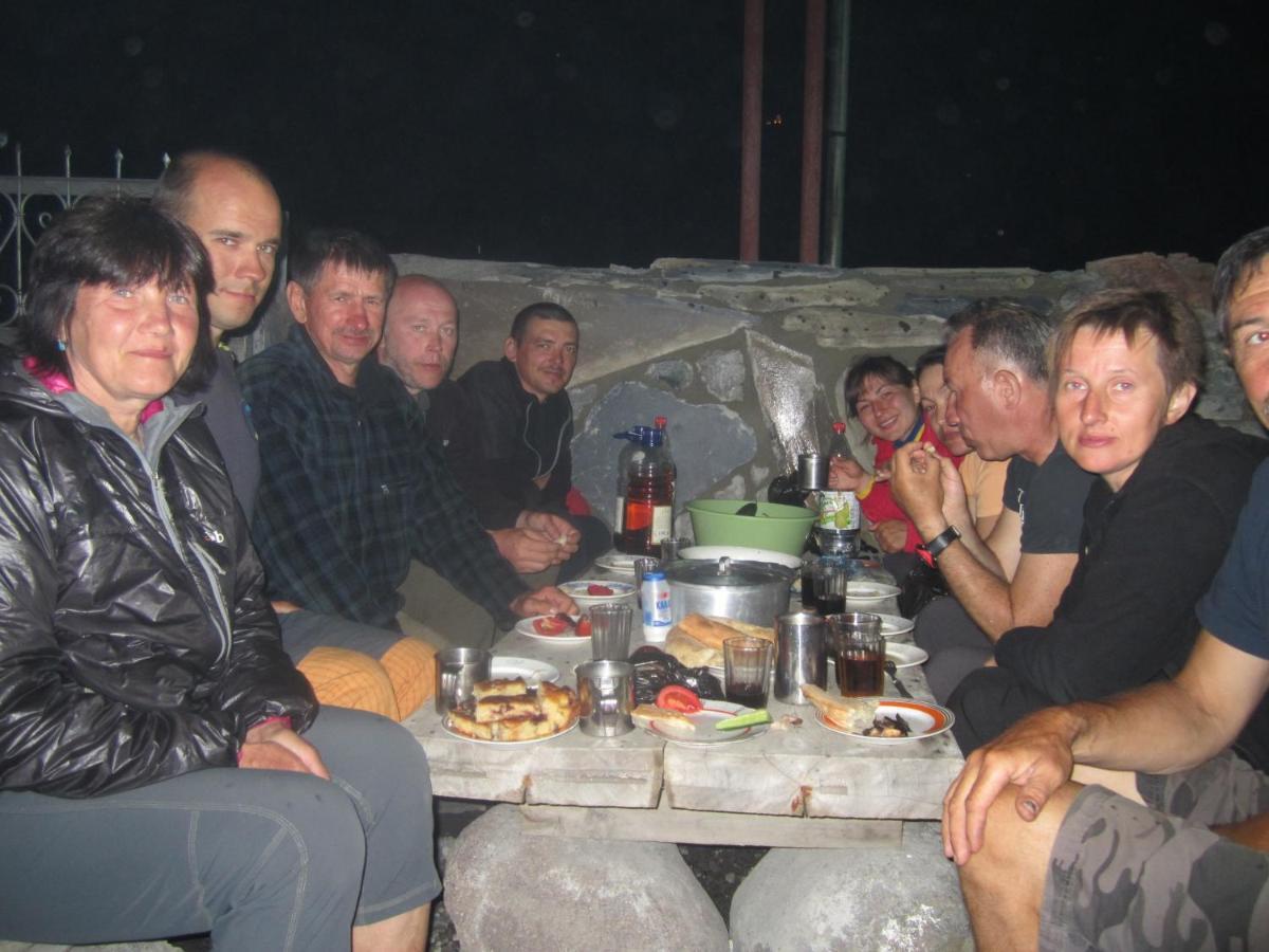 Qusha Guesthouse Meeting In The Mountains And Views Kazbegi Eksteriør billede